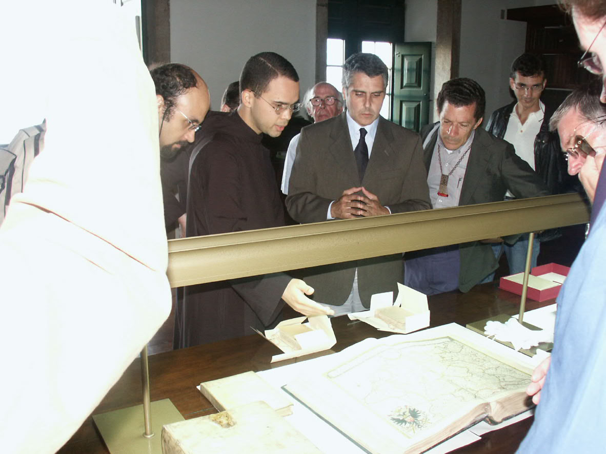 Kongress 2002. Bibliothek S. Bento RJ. Tagung unter Leitung von A.A.Bispo